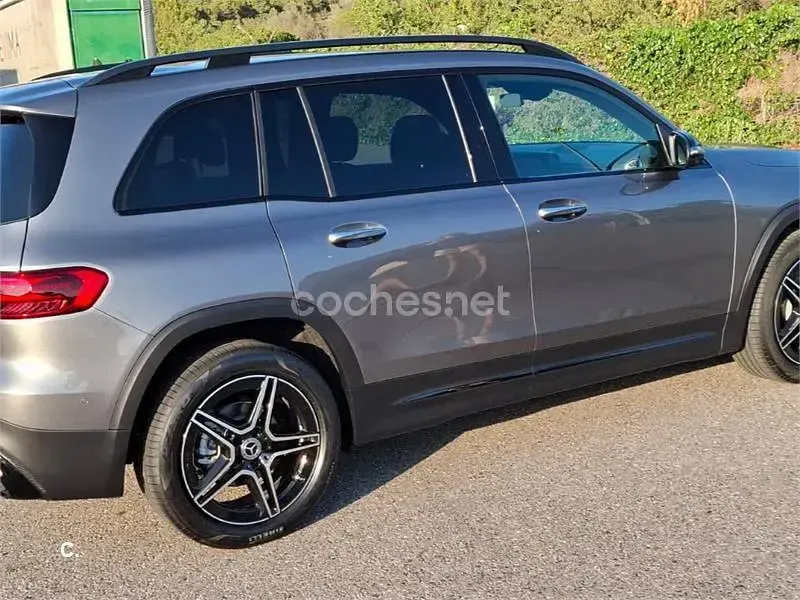 Usado Mercedes GLB200 163 CV (119 kW) 2024 Gris / plata SUV
