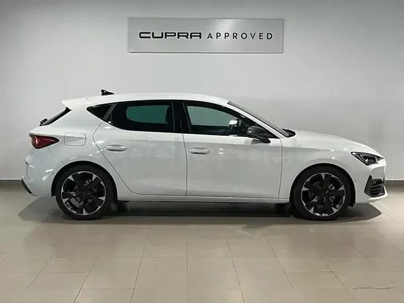 Usado Cupra Leon 150 CV (110 kW) 2023 Blanco Berlina