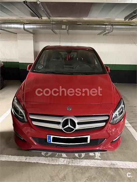 Usado Mercedes B200 136 CV (100 kW) 2018 Rojo Monovolumen