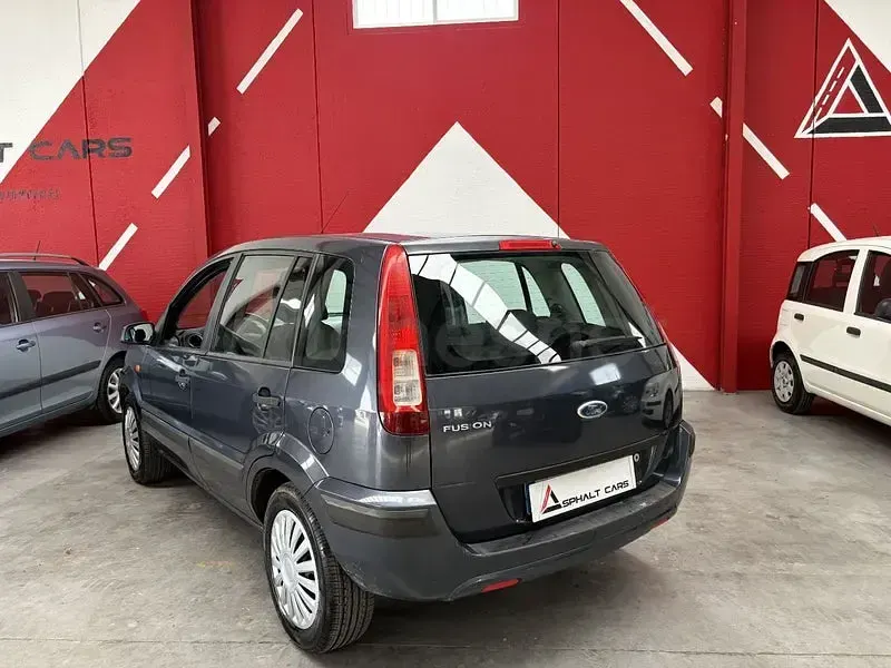 Usado Ford Fusion Trend 80 CV (58 kW) 2006 Negro Utilitario