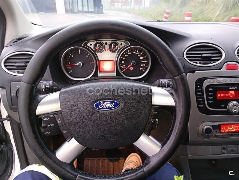 Blanco Usado 2009 Ford Focus Trend Berlina | 2800 € (Buen precio) - Imagen 1/4