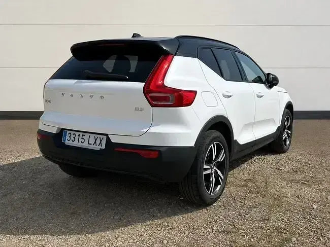 Usado Volvo XC40 R-Design 163 CV (119 kW) 2022 Blanco SUV