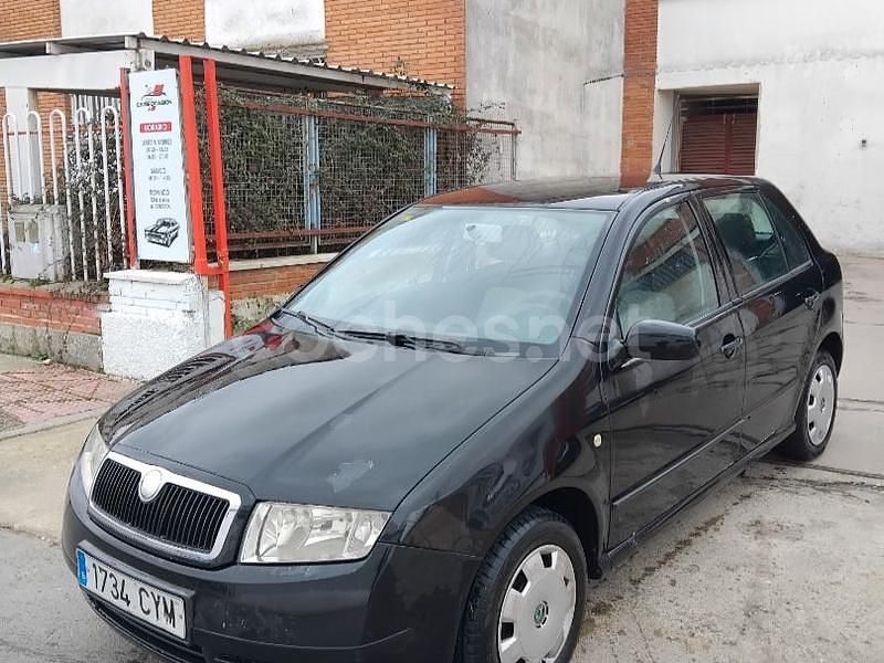 Usado Skoda Fabia Fresh 75 CV (55 kW) 2004 Negro Berlina
