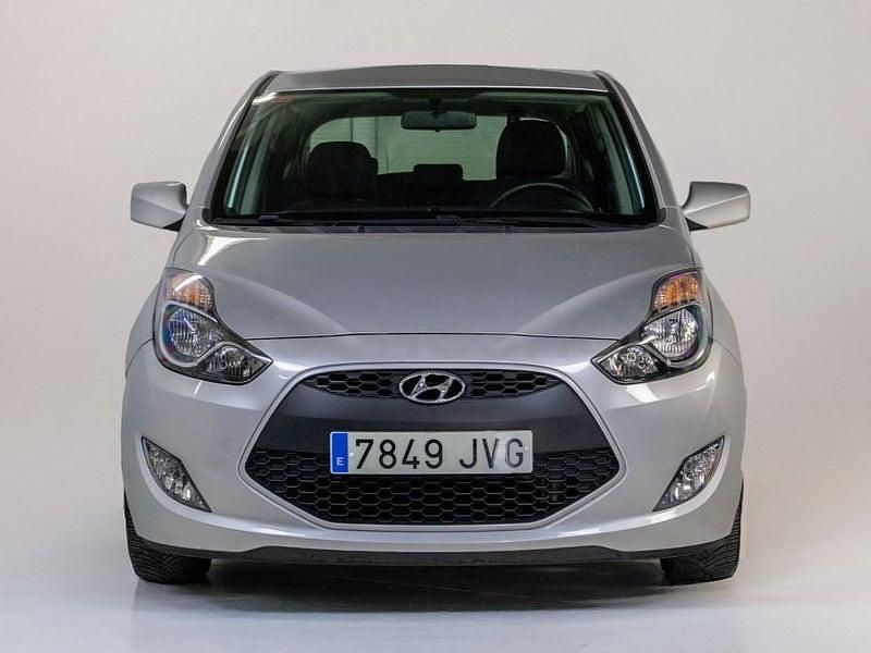 Usado Hyundai ix20 90 CV (66 kW) 2016 Gris / plata Utilitario
