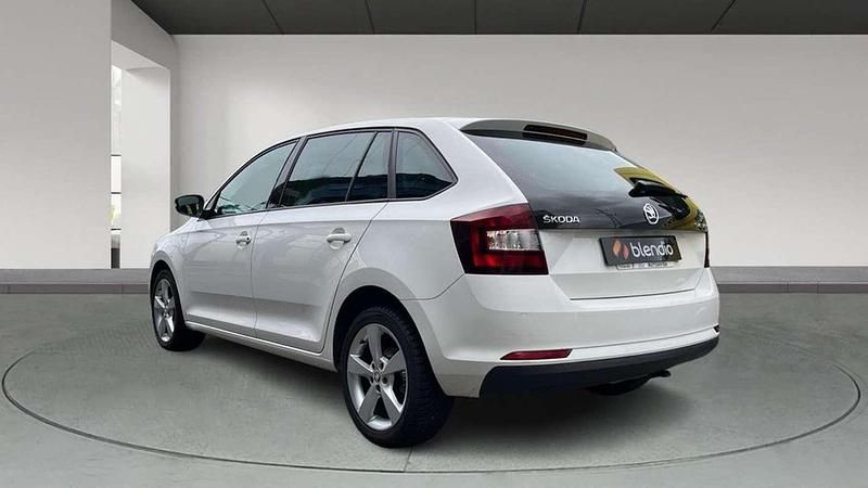 Usado Skoda Rapid Ambition 90 CV (66 kW) 2017 Blanco Utilitario