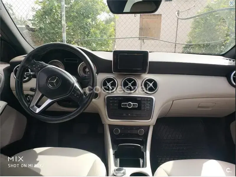 Käytetty Mercedes A200 Urban 136 HP (100 kW) 2014 Harmaa Sedan