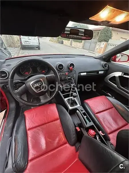 Usado Audi A3 Attraction 140 CV (102 kW) 2006 Rojo Utilitario