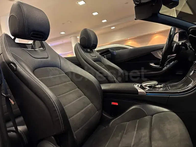 Käytetty Mercedes C300 245 HP (180 kW) 2017 Sininen Avoauto