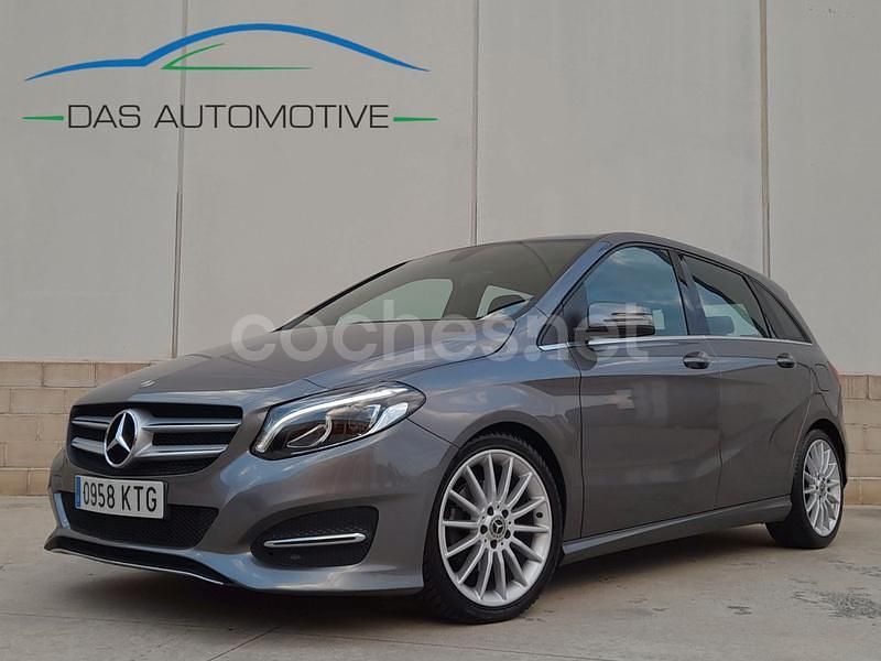 Usado Mercedes B200 150 CV (110 kW) 2019 Gris / plata Monovolumen