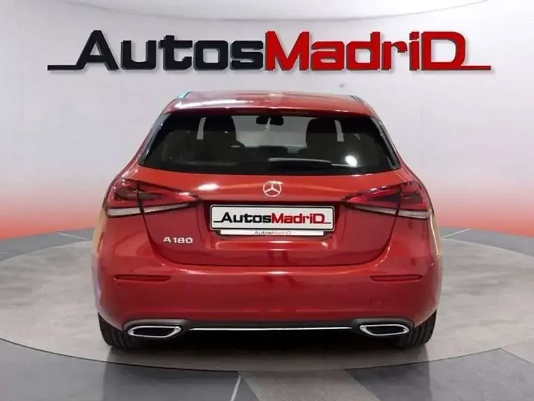 Usado Mercedes A180 117 CV (86 kW) 2019 Rojo Berlina
