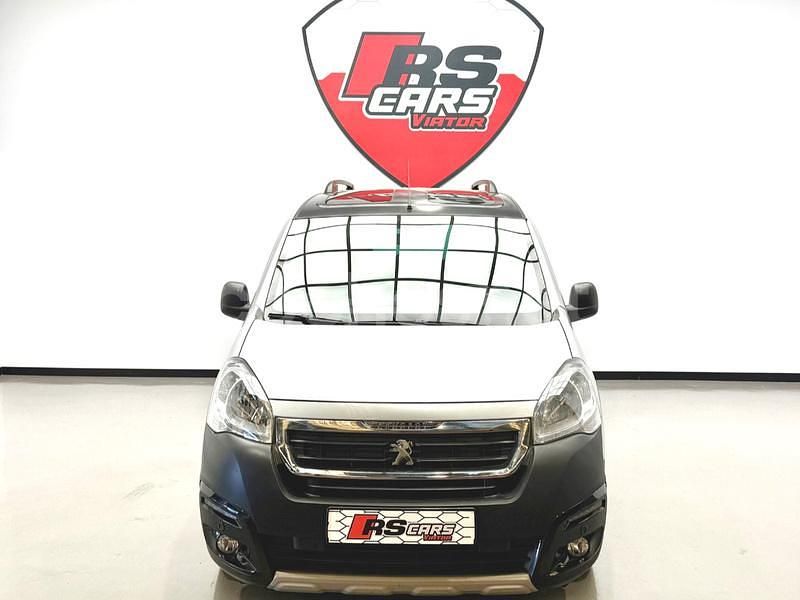 Usado Peugeot Partner Tepee Style 120 CV (88 kW) 2018 Gris / plata Monovolumen