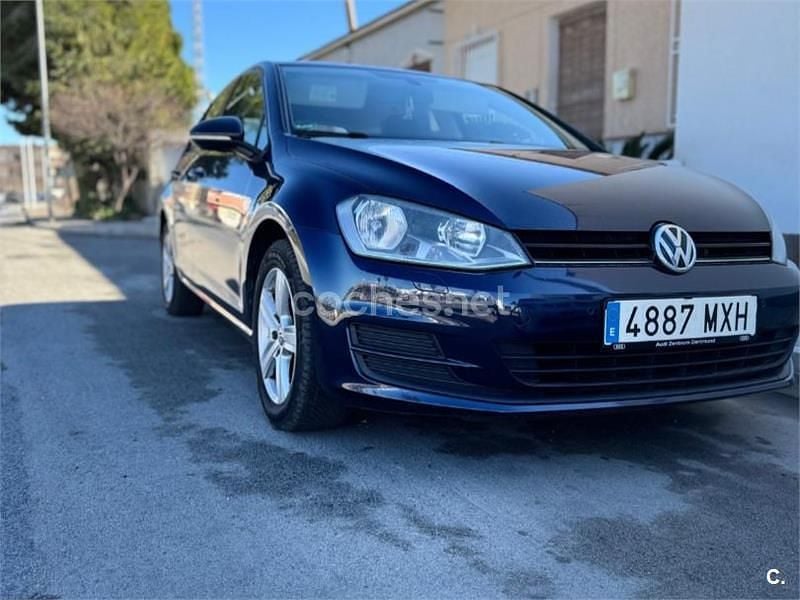 Usado VW Golf VII 105 CV (77 kW) 2013 Azul Berlina
