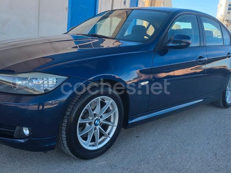 Usado BMW 318 Sport Line 143 CV (105 kW) 2012 Azul Berlina