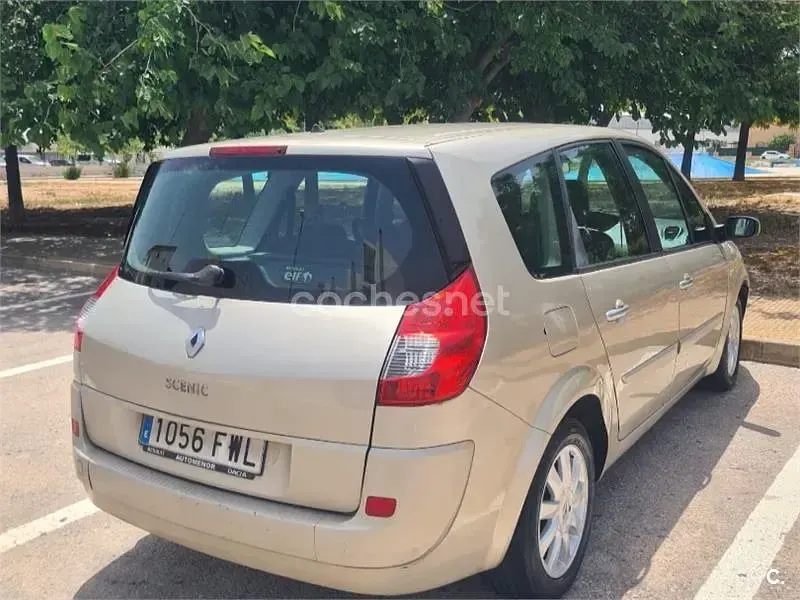 Usado Renault Grand Scénic II Business 105 CV (77 kW) 2007 Blanco Monovolumen