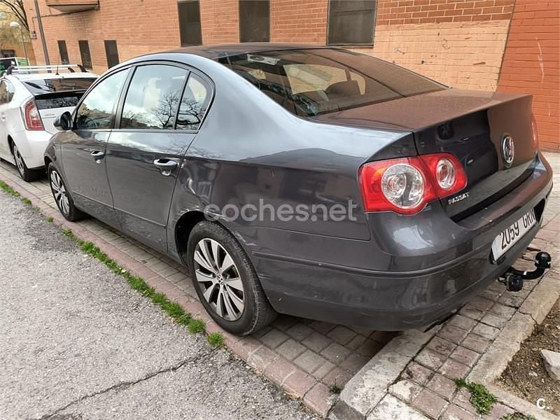 Usado VW Passat Edition 110 CV (80 kW) 2009 Azul Berlina