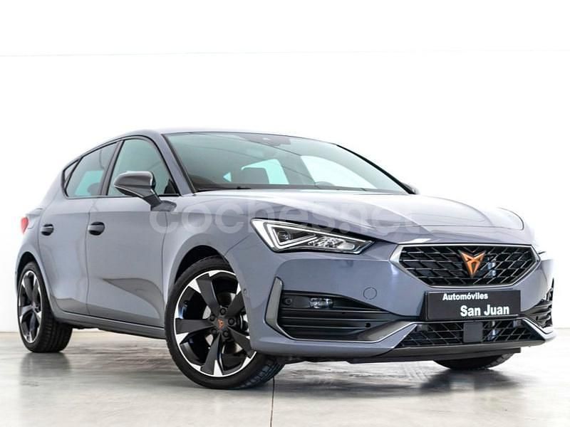 Gris / plata Usado 2024 Cupra Leon Berlina | 26.990 € (Precio justo) - Imagen 1/4