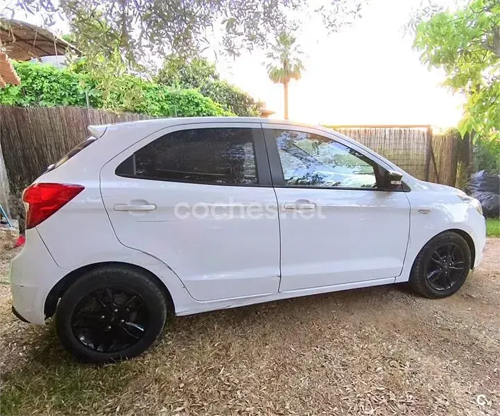Usado Ford Ka Plus 85 CV (62 kW) 2018 Blanco Utilitario