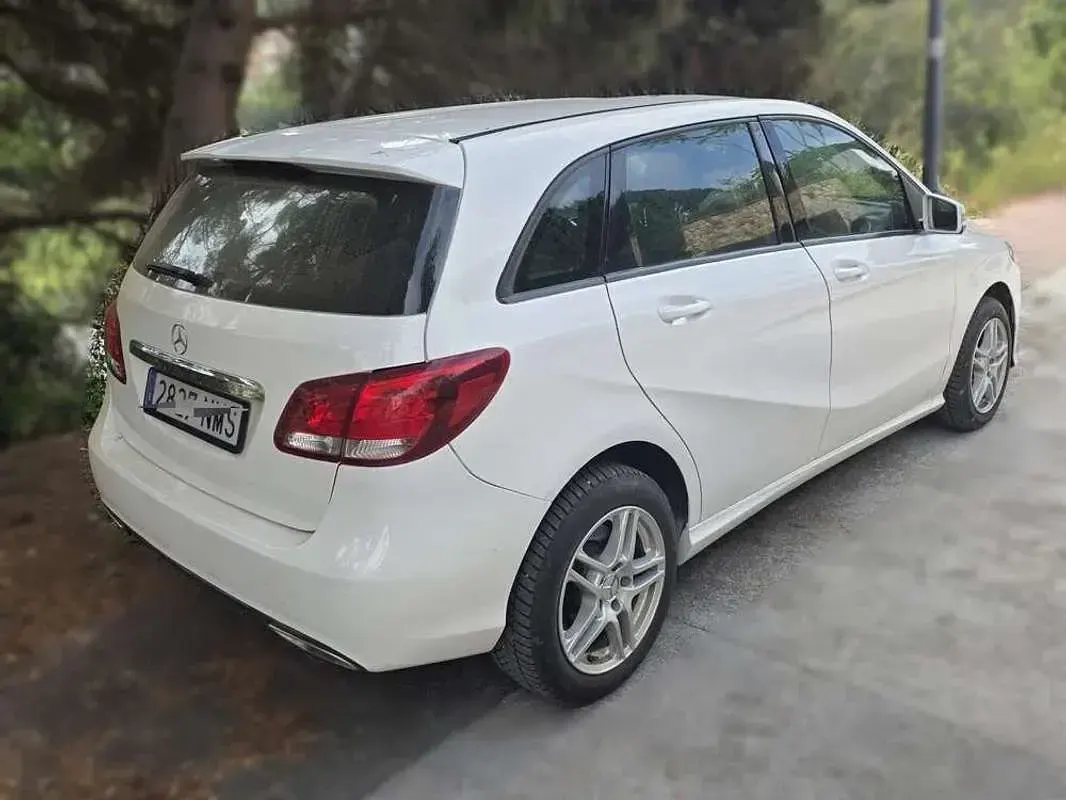Usado Mercedes B220 170 CV (125 kW) 2019 Blanco Utilitario