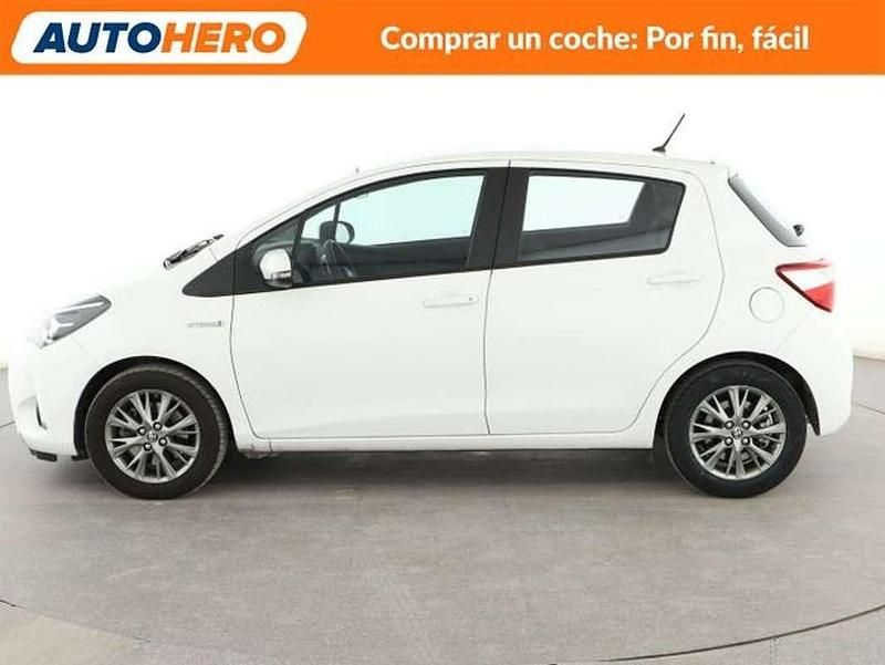 Usado Toyota Yaris Hybrid Active 99 CV (72 kW) 2019 Blanco Utilitario