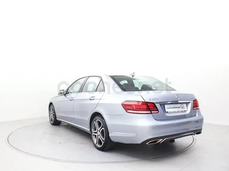 Usado Mercedes E220 170 CV (125 kW) 2016 Gris / plata Berlina