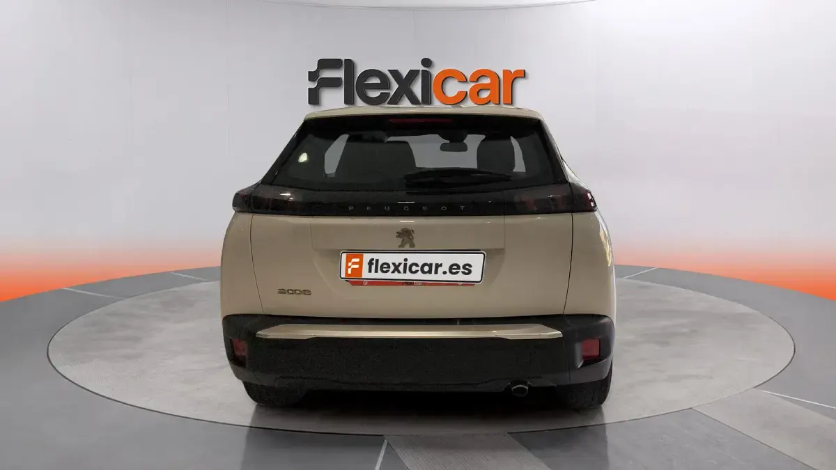 Usado Peugeot 2008 Active 110 CV (80 kW) 2022 Blanco SUV