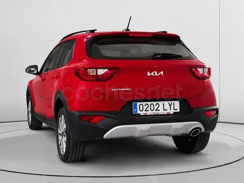 Usado Kia Stonic 100 CV (73 kW) 2022 Rojo SUV