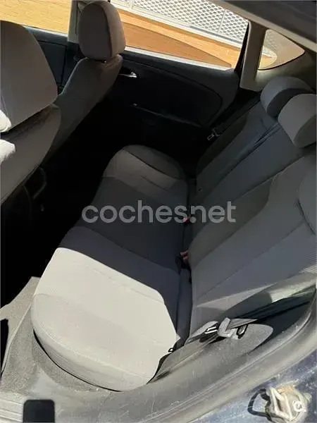 Usado Seat Leon Sport 105 CV (77 kW) 2005 Azul Utilitario