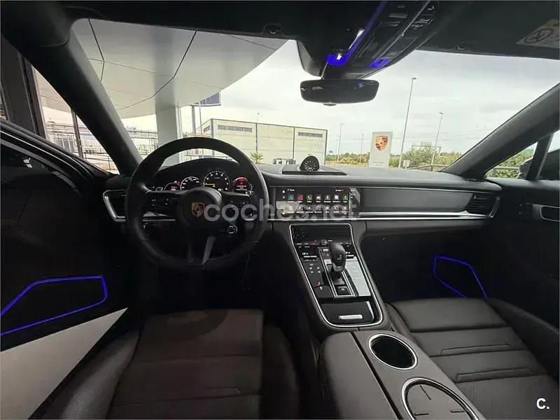 Usado Porsche Panamera Platinum Edition 462 CV (339 kW) 2023 Gris / plata Familiar