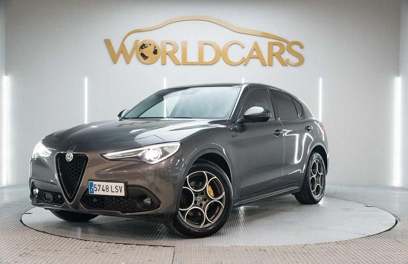 Usado Alfa Romeo Stelvio Sprint 190 CV (139 kW) 2021 Gris SUV