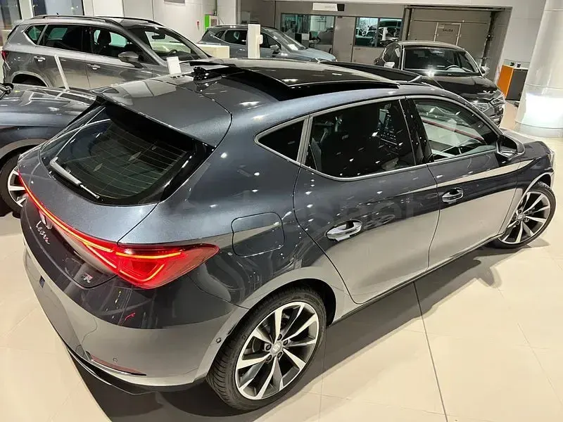 Nuevo Seat Leon FR 150 CV (110 kW) 2026 Gris / plata Berlina