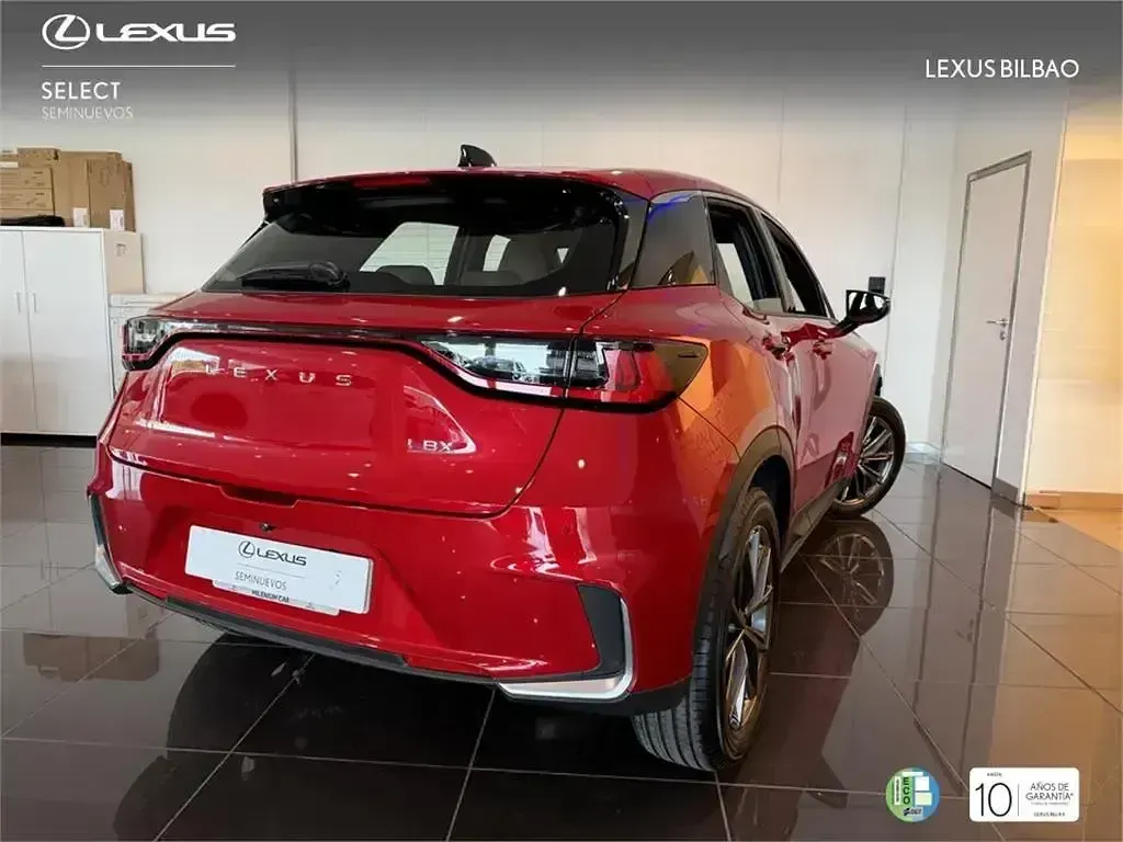Usado Lexus LBX 136 CV (100 kW) 2026 Rojo SUV