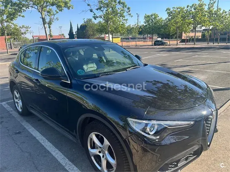 Usado Alfa Romeo Stelvio Super 180 CV (132 kW) 2017 Negro SUV