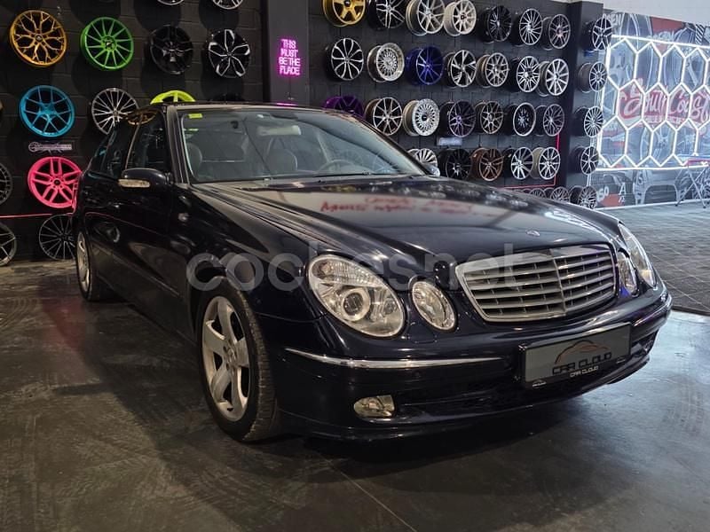 Usado Mercedes E500 Avantgarde 306 CV (225 kW) 2003 Azul Berlina