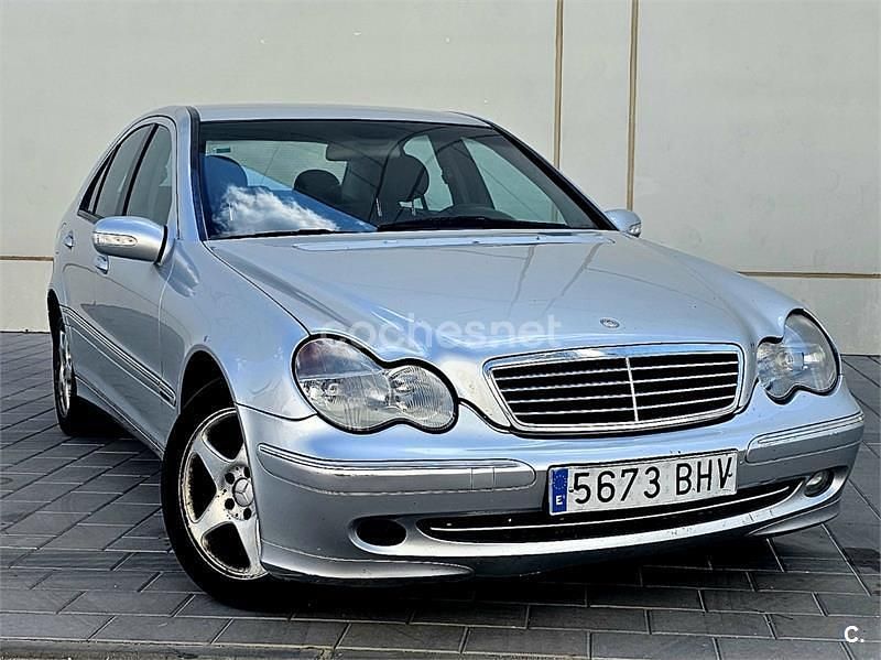 Usado Mercedes C220 Avantgarde 143 CV (105 kW) 2001 Gris / plata Berlina