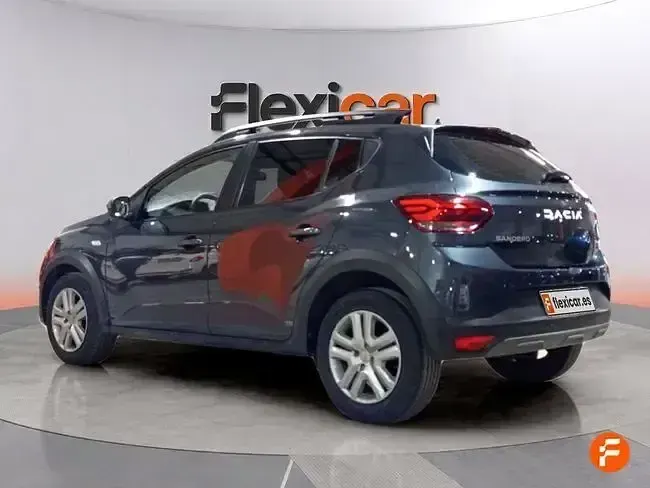 Usado Dacia Sandero Essentiel 91 CV (66 kW) 2023 Gris