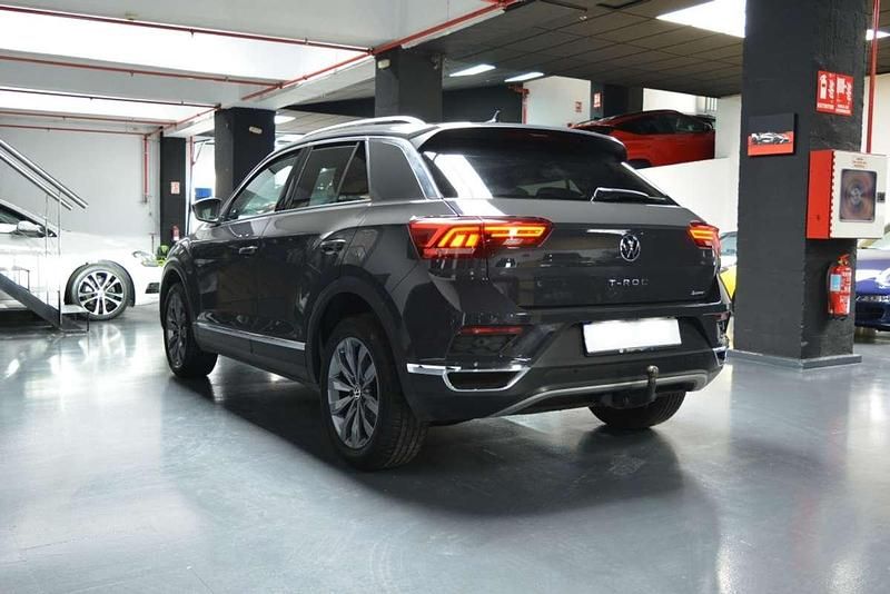 Usado VW T-Roc Sportline 190 CV (139 kW) 2021 Gris SUV