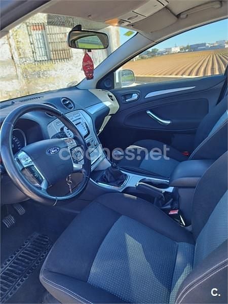 Usado Ford Mondeo 125 CV (91 kW) 2010 Blanco Berlina