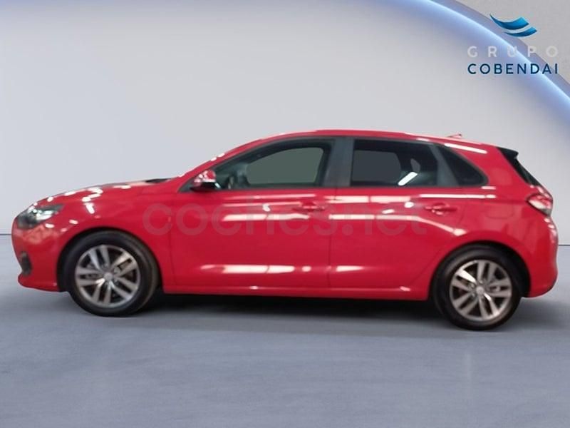 Usado Hyundai i30 120 CV (88 kW) 2019 Rojo Berlina