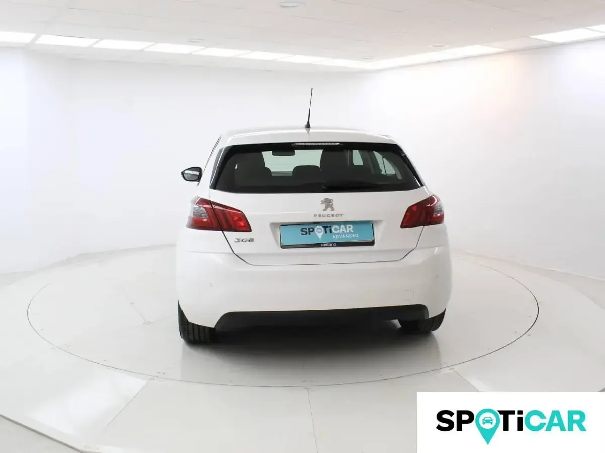 Usado Peugeot 308 Allure 110 CV (80 kW) 2020 Blanco Berlina