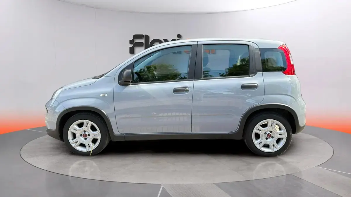 Usado Fiat Panda 71 CV (52 kW) 2023 Violeta Utilitario