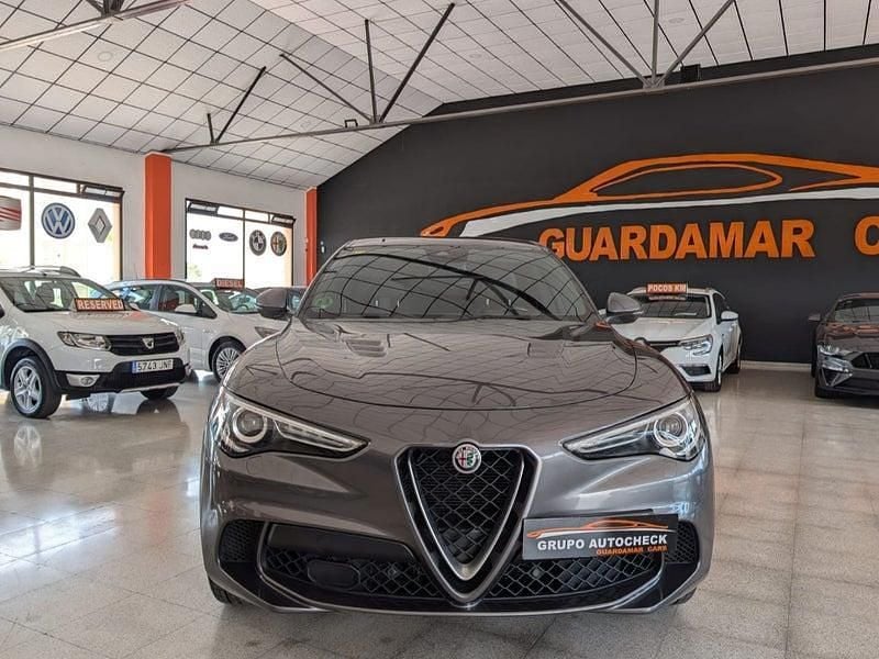 Usado Alfa Romeo Stelvio 510 CV (375 kW) 2018 Gris / plata SUV