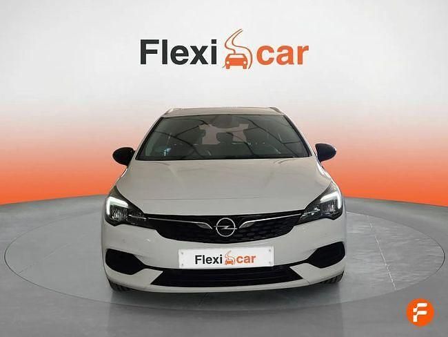 Usado Opel Astra Business 130 CV (95 kW) 2021 Blanco Familiar