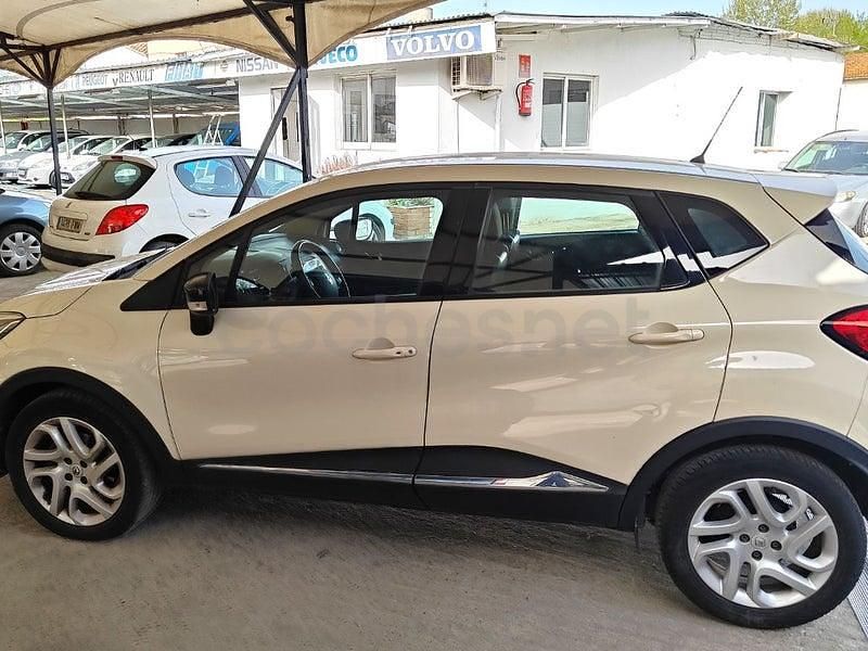 Usado Renault Captur Zen 90 CV (66 kW) 2015 Beige SUV