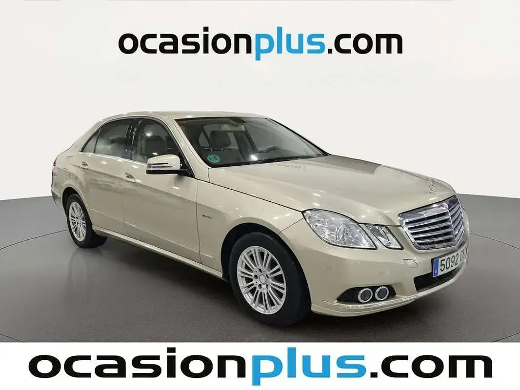 Usado Mercedes E350 Elegance 292 CV (214 kW) 2010 Beige Berlina