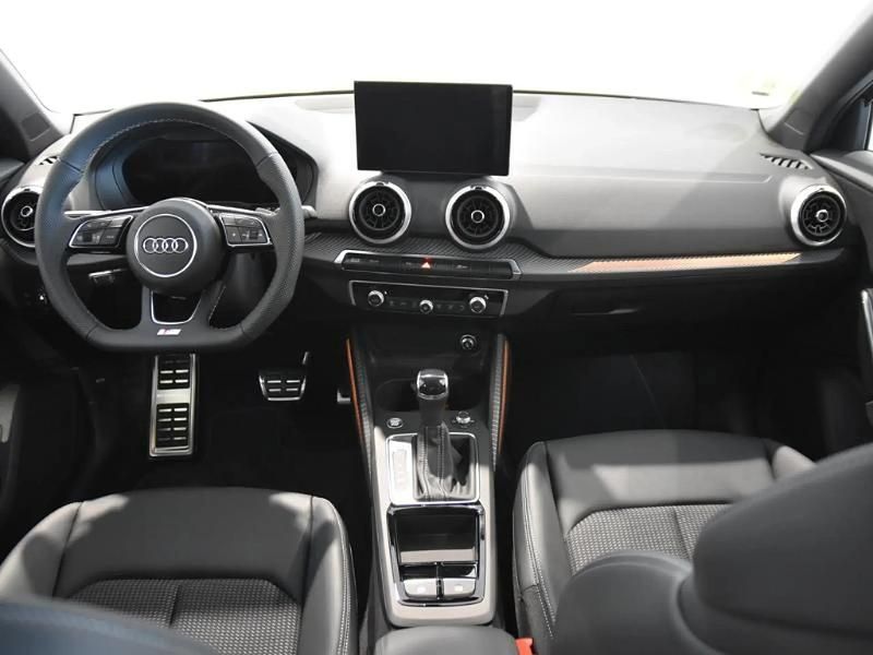 Usado Audi Q2 150 CV (110 kW) 2025 Gris/plata SUV