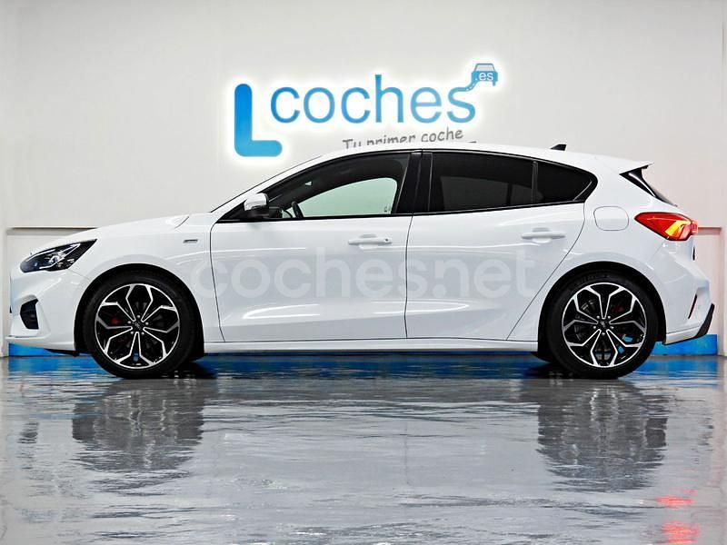 Blanco Usado 2021 Ford Focus ST-Line Berlina | 19.990 € (Caro) - Imagen 1/4