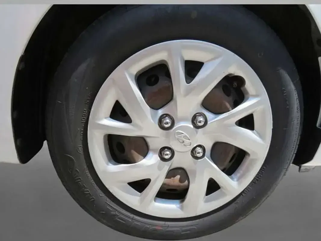 Usado Hyundai i10 Classic 87 CV (63 kW) 2019 Blanco Utilitario