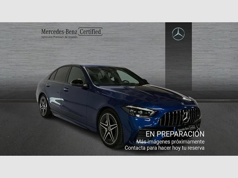Usado Mercedes C200 AMG line 204 CV (150 kW) 2021 Azul Berlina