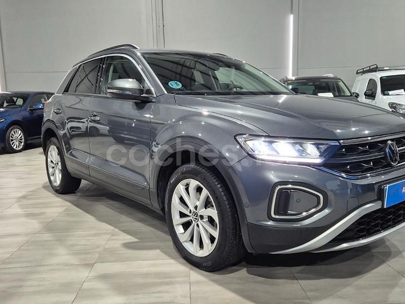 Usado VW T-Roc 115 CV (84 kW) 2022 Gris / plata SUV