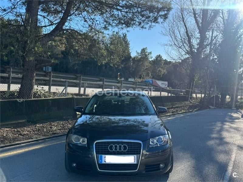 Usado Audi A3 Attraction 140 CV (102 kW) 2005 Gris / plata Berlina